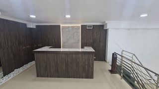 Miete Geschäftsraum in Puerto Banús. Local comercial premium en alquiler  puerto banús  145 m  3 esca