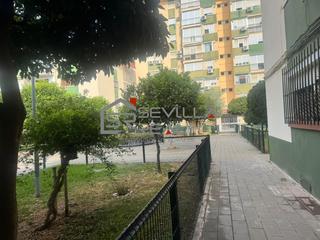 Rez-de-chaussée à Parque Alcosa. Piso para actualizar ideal para familias