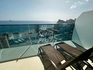 Apartament en Playa Poniente. Moderno apartamento en la playa poniente con licencia turistica