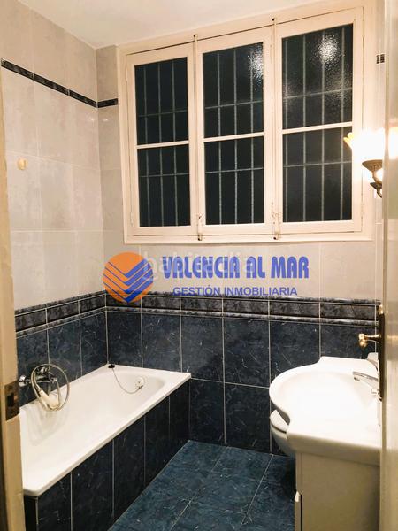 Foto a5795fa6-b367-4a13-b620-586d45c4a99b. Alquiler piso en avinguda de maría cristina 4 magnífica y espaciosa vivienda modernista en muy buen estado de conservación, con suelos de mosaico, puertas originales en Valencia