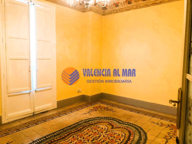 Foto d69c3761-6f43-4f51-b1d4-d33a8dcea585. Alquiler piso en avinguda de maría cristina 4 magnífica y espaciosa vivienda modernista en muy buen estado de conservación, con suelos de mosaico, puertas originales en Valencia