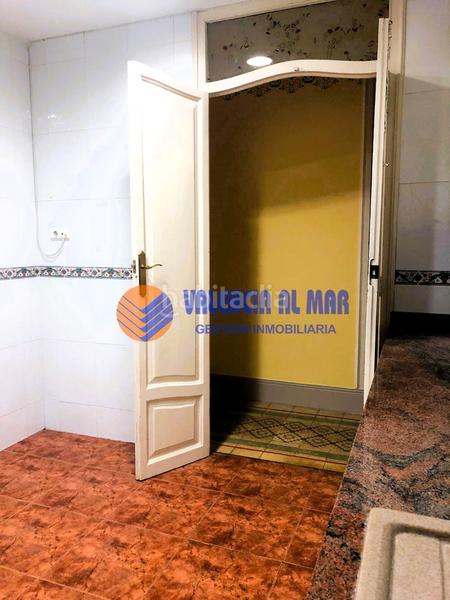 Foto f1cdc4d3-49de-4541-ba53-9ae30ad50c39. Alquiler piso en avinguda de maría cristina 4 magnífica y espaciosa vivienda modernista en muy buen estado de conservación, con suelos de mosaico, puertas originales en Valencia