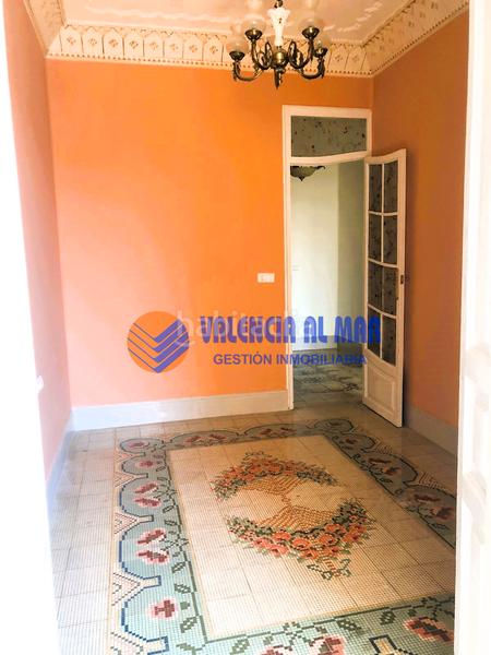 Foto f6d8b667-42e9-492e-bb18-ad80cbd17963. Alquiler piso en avinguda de maría cristina 4 magnífica y espaciosa vivienda modernista en muy buen estado de conservación, con suelos de mosaico, puertas originales en Valencia