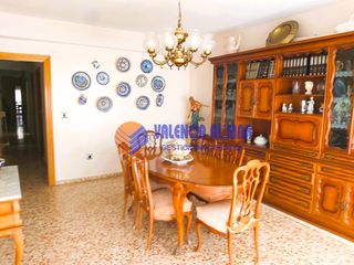 Appartement  Carrer nou d'octubre 22. Magnífica y amplia vivienda de 128 m2 distribuidos actualmente e