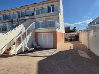 Miete Doppelhaus  Calle beniarjo de. Tu refugio en oliva nova te espera por solo 1600 al mes!