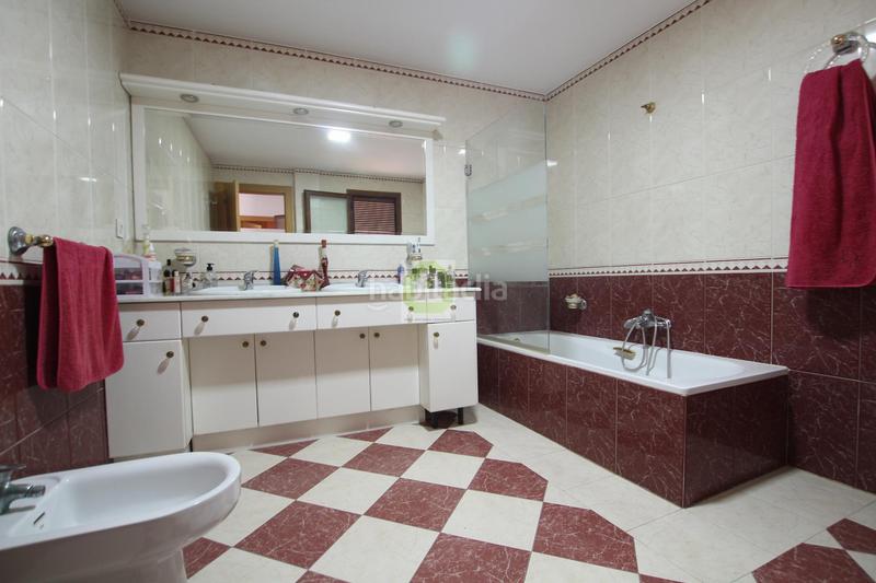 Foto 080a80ed-7b98-4b22-a586-89a1a735e6f5. Casa aparellada amb aparcament a Ogíjares