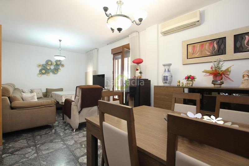 Foto 2c358eec-df7b-4872-8043-338ca8ee2f30. Casa aparellada amb aparcament a Ogíjares