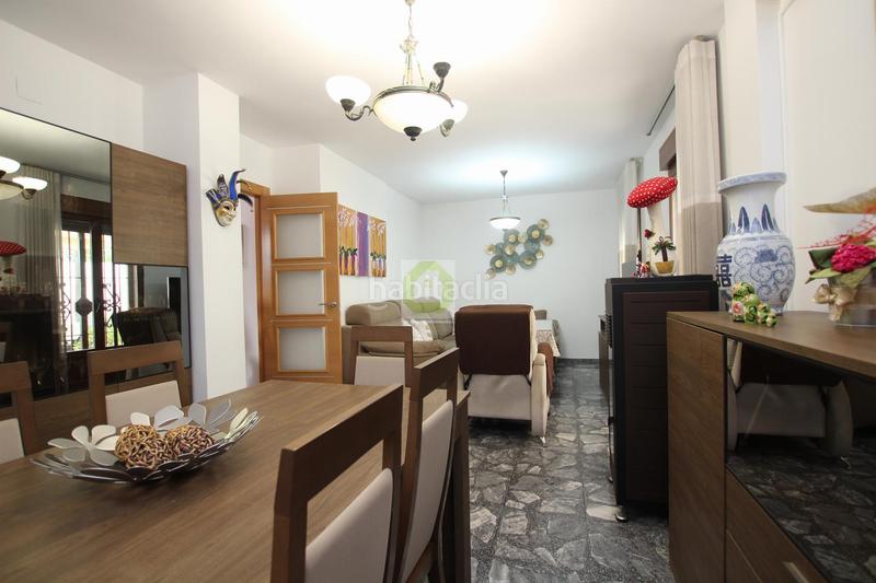 Foto b894f85c-536b-4732-82ed-a2bedd593312. Casa aparellada amb aparcament a Ogíjares