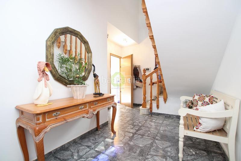 Foto f5f642cf-f425-4b5f-b7e5-a6f53b5887d4. Casa aparellada amb aparcament a Ogíjares