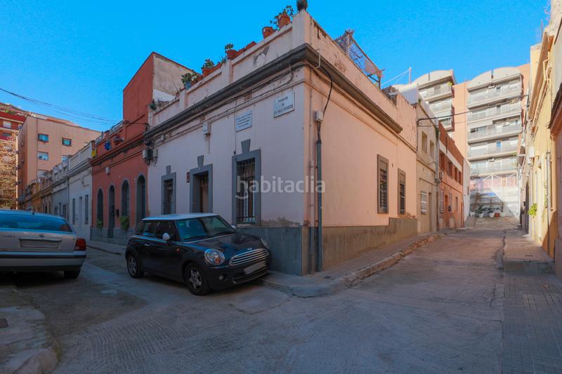 Foto 25ca1ead-3a9e-4b67-a7d6-d18d680ab7f5. Casa preciosa esquinera casa en clot en El Clot Barcelona