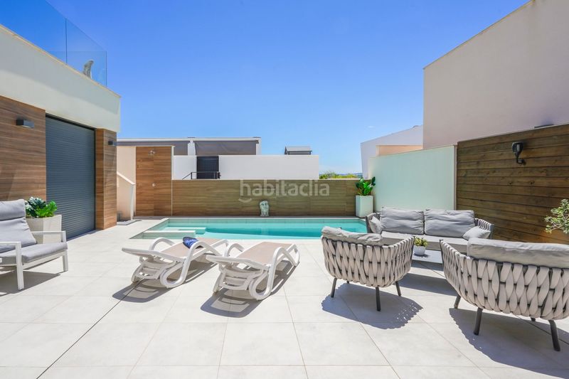 Foto b96b6680-8f0e-4383-b908-2ea24b43e79e. Xalet amb piscina a Benijófar