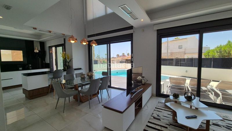 Foto 56e02bd3-81cd-47a2-944a-f3cc773a4300. Chalet en Torreblanca Torrevieja