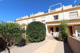 Casa adossada a Algorfa