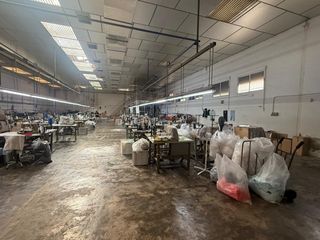 Capannone industriale in Centro. Nave industrial de 500 m2 en rojales con oficinas, taller y sumi