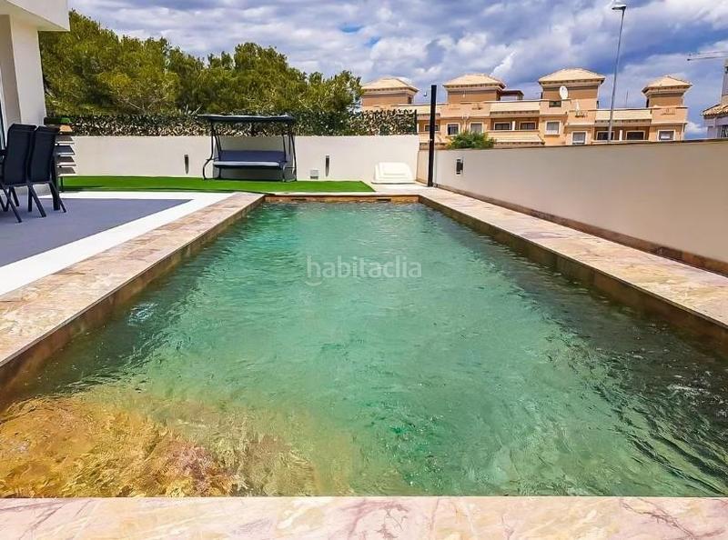 Foto 0ff97d9a-c57d-49ed-bc3e-2439a7a5e65c. Chalet con riscaldamento parcheggio piscina in Los Almendros Orihuela