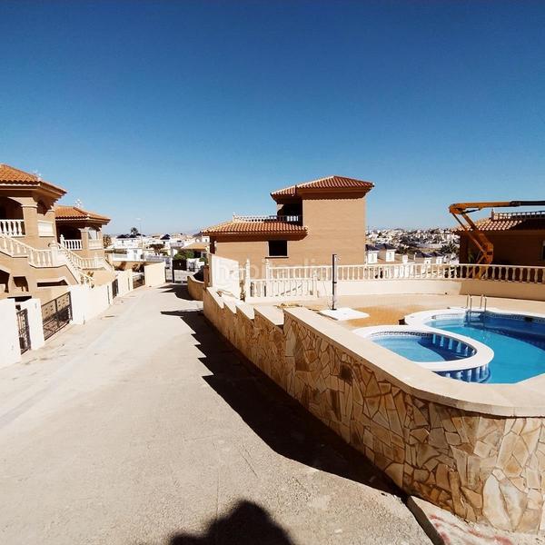 Foto 546cd2be-0a33-49b5-ae95-eafede0e30c0. Xalet amb aparcament piscina a Rojales