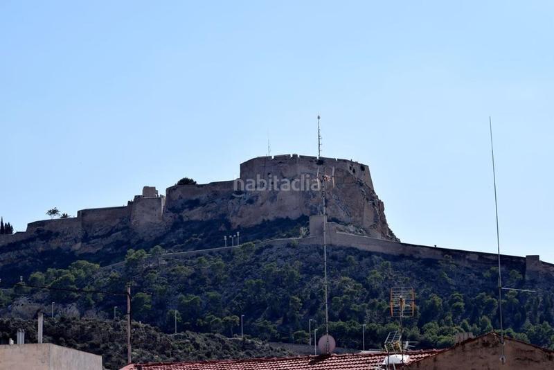 Foto d2e4bd99-e863-4cd0-8df4-550349b21d5e. Edifici a San Antón Alicante