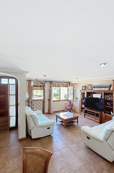 Foto df1c2538-421a-4966-8e5f-0129ffbd6cfc. Casa amb aparcament a Rojales