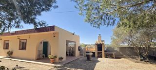 Maison à Jacarilla. En venta pintoresca casa de campo en jacarilla