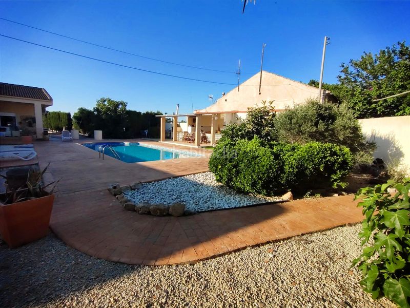 Foto b1738074-c7c9-4e2e-bccf-d3c8caf67b61. Casa a Almoradí