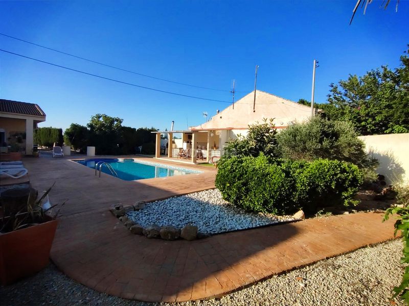 Foto f78ea2ec-be83-4288-84ba-de373a23ad1b. Casa a Almoradí