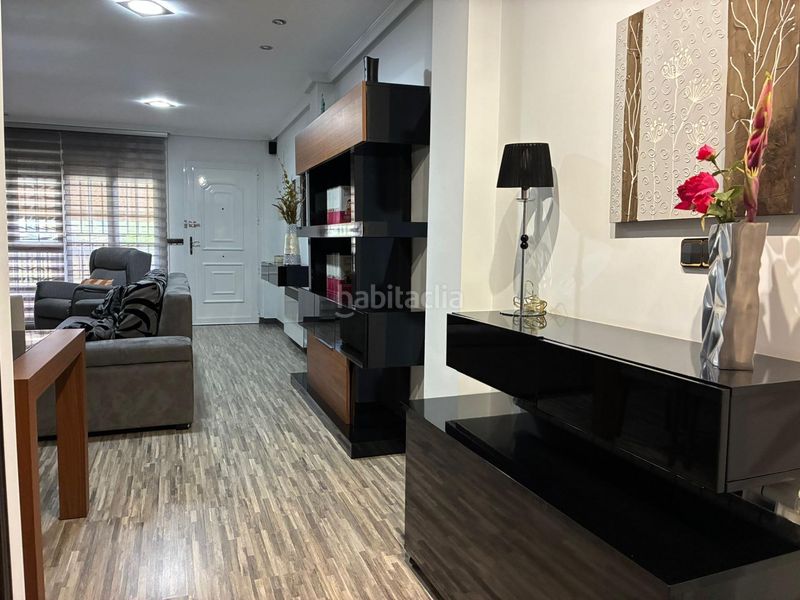 Foto a04abe64-2be2-45c3-b8a3-243167abec05. Casa duplex en venta en Catral