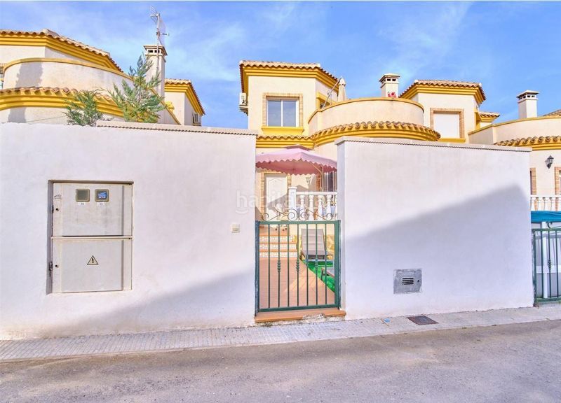 Foto f03e5967-ef65-4cda-9aba-1d2630a12463. Xalet amb piscina a Montesinos (Los)