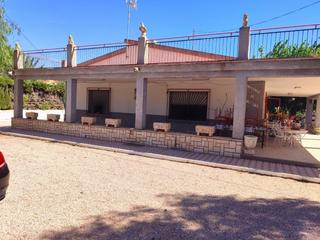 Masia a Novelda. Fantstica casa de campo a 2 minutos de todos los servicios