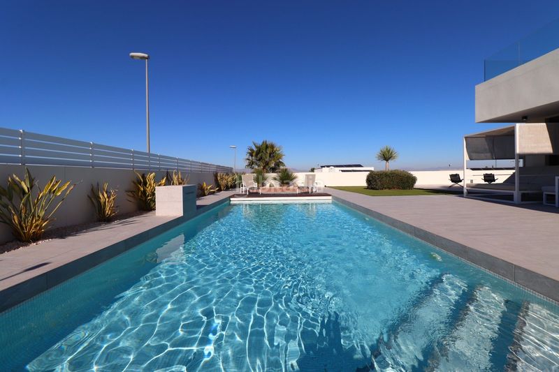 Foto a0efa9f7-48b3-48ce-b57a-952125f45eb2. Xalet amb piscina a Benijófar