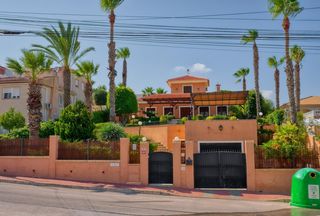 Chalet en Los Balcones y los Altos