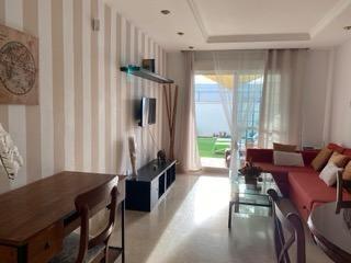 Planta baja en Calahonda. Exclusivo apartamento con jardín y licencia vacacional en venta