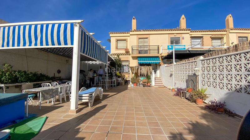 Foto d0b27555-06dc-4307-8838-ec618d2e8b90. Casa bifamiliare con parcheggio in Los Álamos Torremolinos