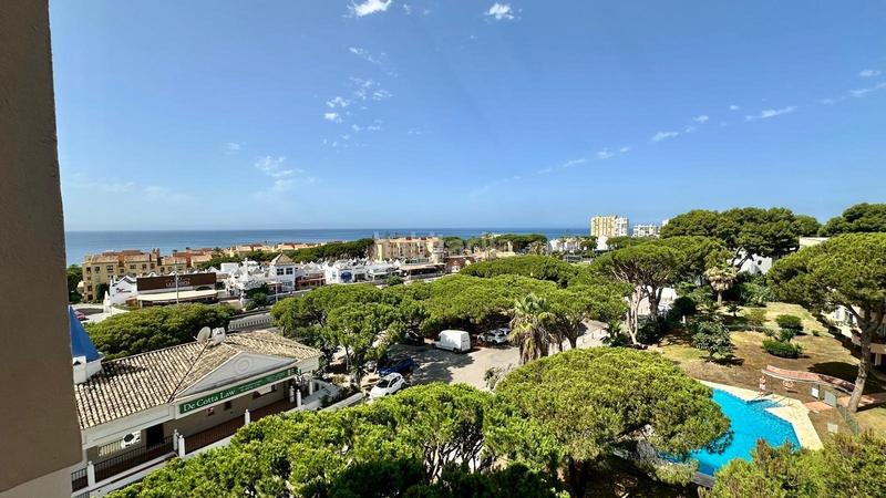 Foto 3b3622ff-23da-4d8a-bb26-7ad9585d156c. Apartamento en calle olivo de calypso 13 vistas directas al mar costa! piso reformado a nuevo lujo, comodidad y tecnologia! en Mijas