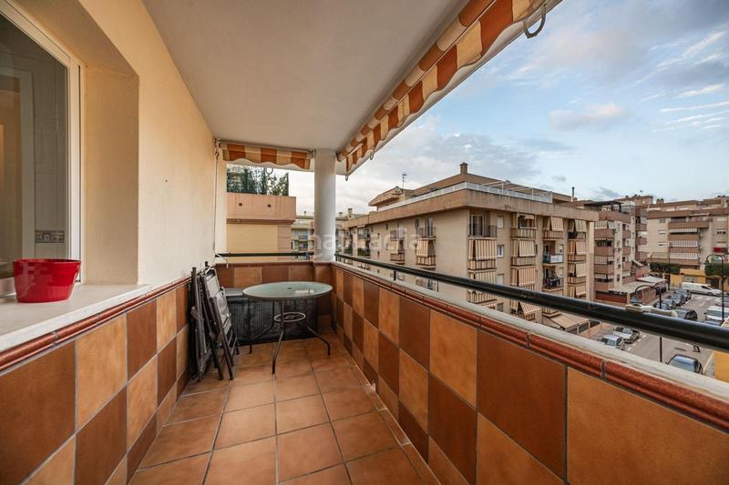 Foto d47730c9-796b-4ed9-b6dd-4219dc08ba1c. Piso amplio piso en venta con terraza y parking en las lagunas en Mijas