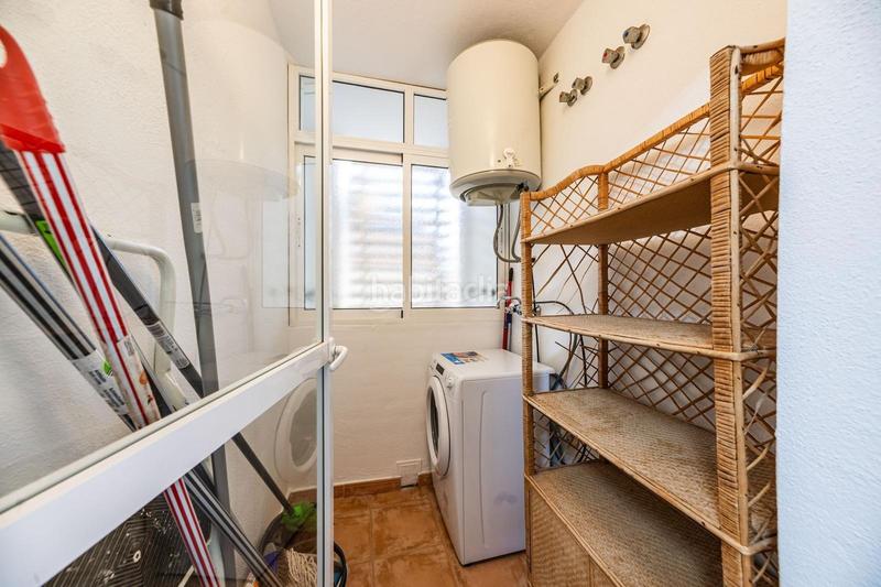 Foto f47a7ebe-73cc-47d0-8ec6-06eb6baf9fb0. Piso amplio piso en venta con terraza y parking en las lagunas en Mijas