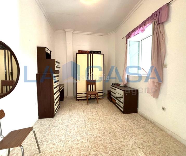 Foto 5b2e6dee-43aa-4cfe-bca6-c5c5e89d1e60. Casa amb aparcament a San Carlos - San José Sevilla