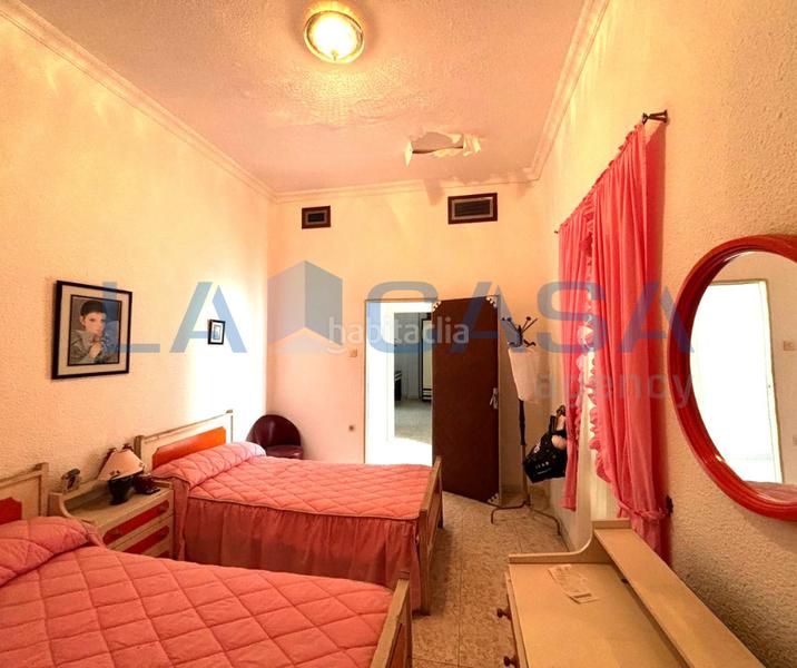 Foto 77f62950-c892-4f37-9e7d-6bbe3c9a5569. Casa amb aparcament a San Carlos - San José Sevilla