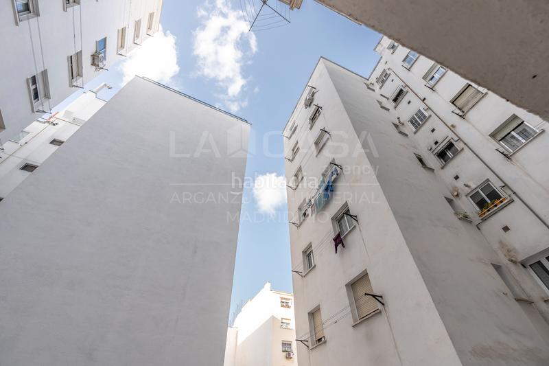 Foto b7943566-3bff-42cf-a9c5-1e76e960be92. Piso en Imperial Madrid