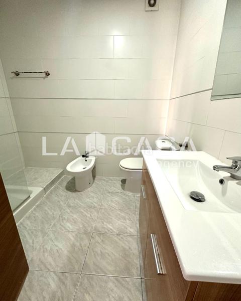 Foto ca5b3b19-8e9d-41d7-91e4-2a77e4045452. Piso en El Torrejón - El Cerezo Sevilla