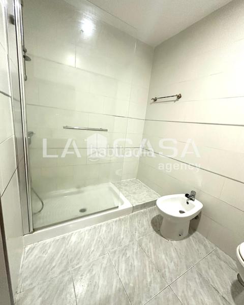 Foto ca8092fa-ce7f-45ca-a14b-dab6813d67c9. Piso en El Torrejón - El Cerezo Sevilla