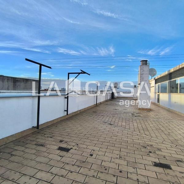 Foto d68237f9-a237-4ba5-b4a3-0f84e5bba51f. Pis amb aparcament a colores - entreparques Sevilla