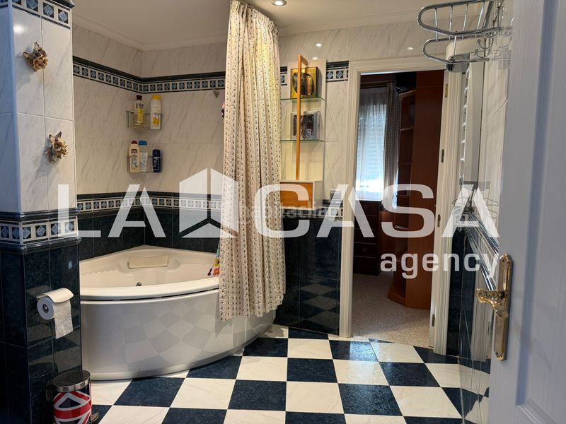 Foto 4a98fa71-38d7-4bde-b5da-fcc30b746d65. Casa adossada amb aparcament piscina a Avenida de Europa Montequinto