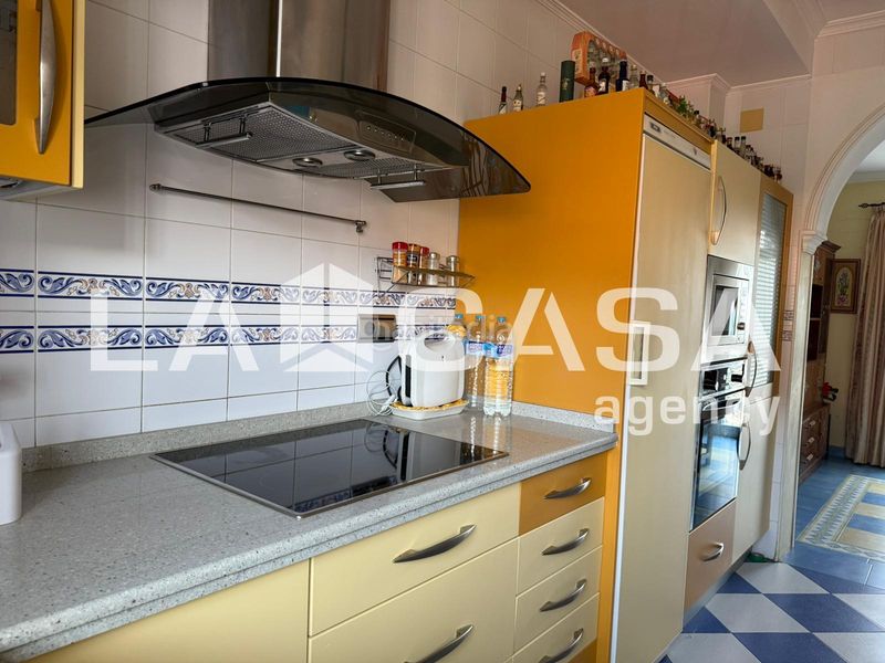 Foto 4aea0076-dc64-4dda-ba3d-c1f7c1d24283. Casa adossada amb aparcament piscina a Avenida de Europa Montequinto