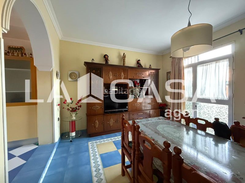 Foto 58127145-4678-4c00-8d4e-de44a9bee0e6. Casa adossada amb aparcament piscina a Avenida de Europa Montequinto
