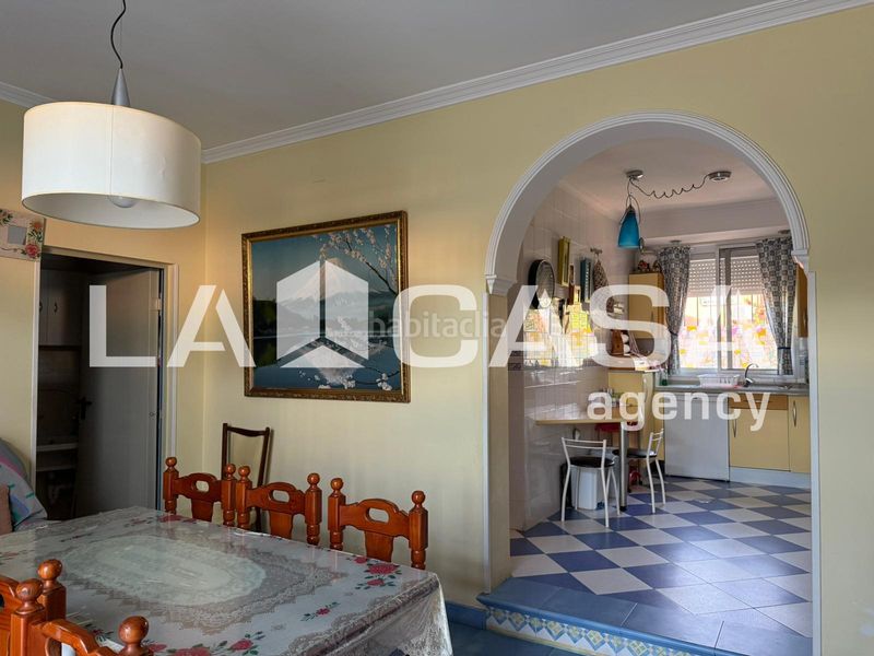 Foto 6f8a4d96-4f6c-4eb0-8b82-b3047868e688. Casa adossada amb aparcament piscina a Avenida de Europa Montequinto