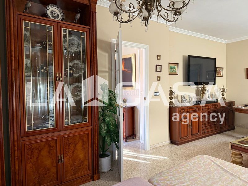 Foto eaf37596-c296-407b-bc30-0cf8e35bf5c5. Casa adossada amb aparcament piscina a Avenida de Europa Montequinto