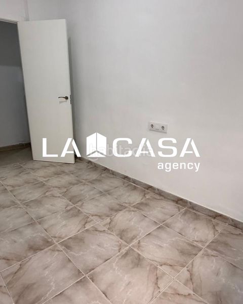 Foto fc9cf6a1-4597-4f19-9349-16b7f6800621. Piso en Feria Sevilla