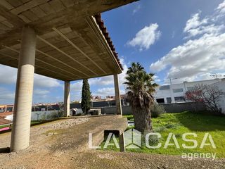 Casa aparellada a Avenida de Europa