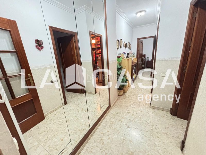 Foto d61b9e8b-223a-4631-a664-4a7c0818d0e6. Casa amb aparcament a Casco Antiguo Algeciras