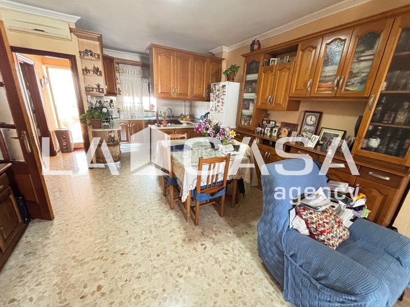 Foto ec81a6f9-c52d-451f-8ec2-cecf85040265. Casa amb aparcament a Casco Antiguo Algeciras
